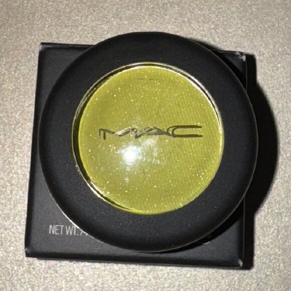 MAC Bitter Eyeshadow - Picture 2 of 3